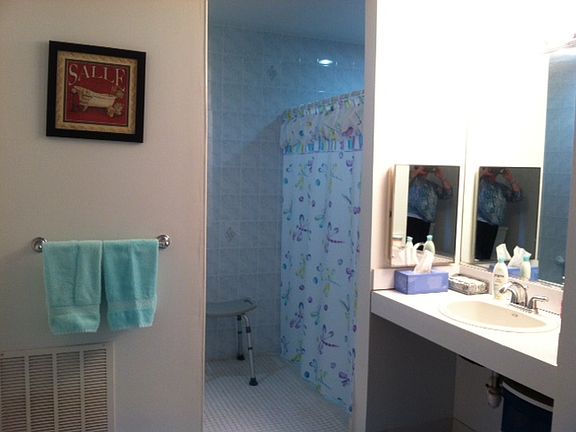 4th image of 165 Goldenrod Ave