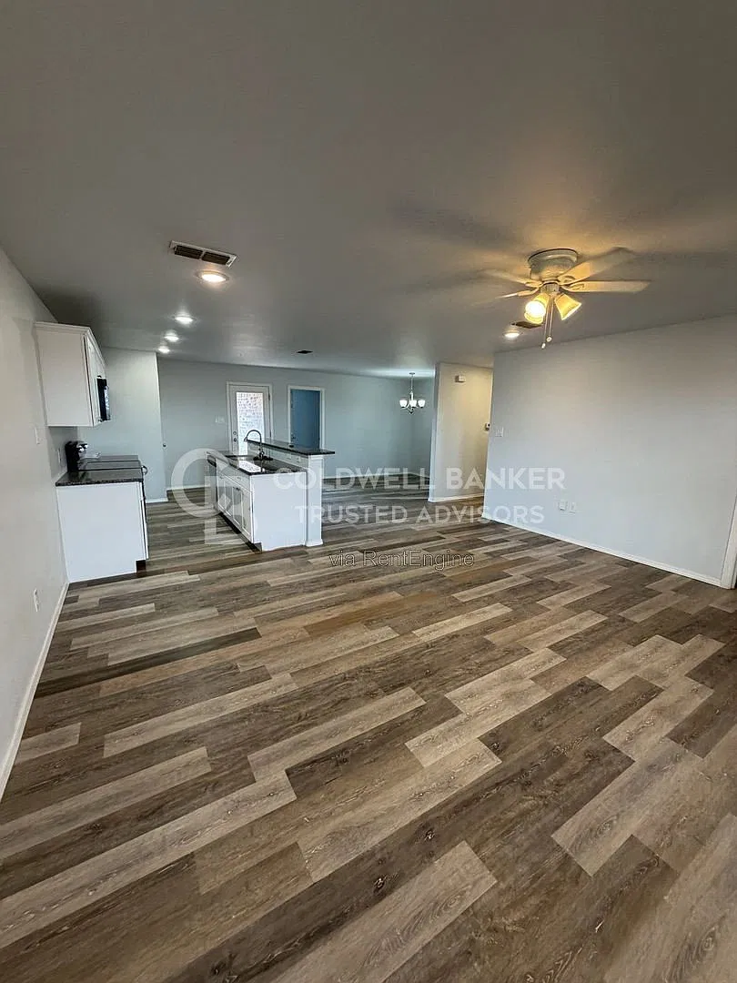 3 bed, 2.0 bath, 1606 sqft, $1,525 — Photo 3