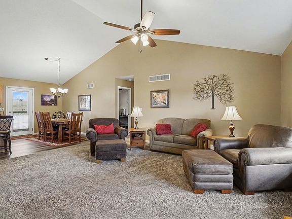 3rd image of 18106 Montgomry Ln