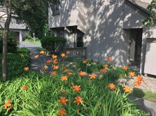 28 Chestnut Dr, Avon, CT 06001