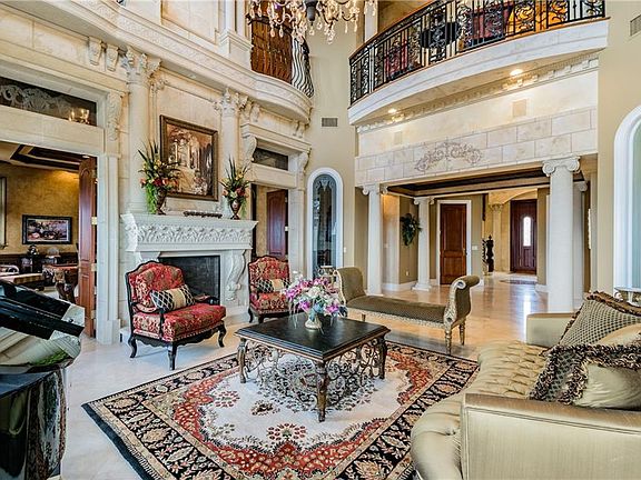 4th image of 103 Carlyle Cir