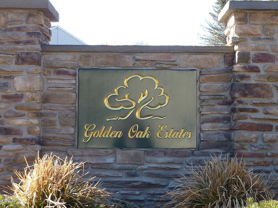 1st image of 30 Golden Oak Dr