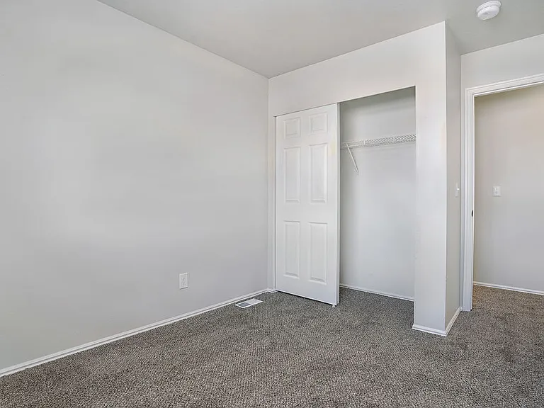 1655 S Riverside Dr — Photo 17