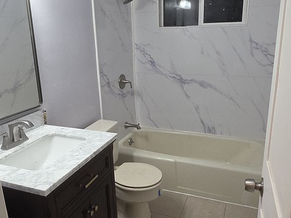 5th image of 729 Dehaviland Dr