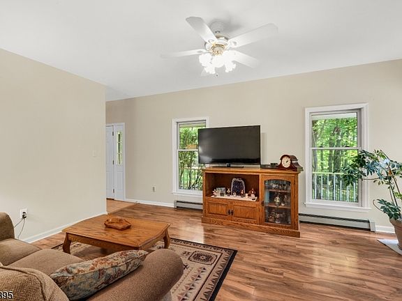 5th image of 32 Saint Bernards Rd