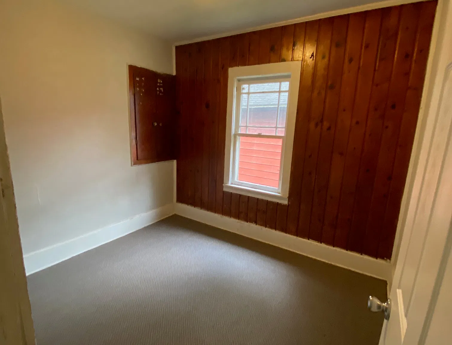 4 bed, 872 sqft, $1,300 — Photo 4