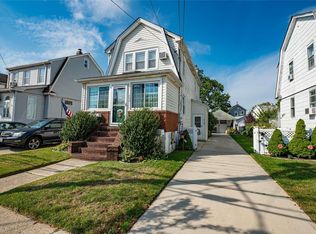 250 Cochran Pl, Valley Stream, NY 11581