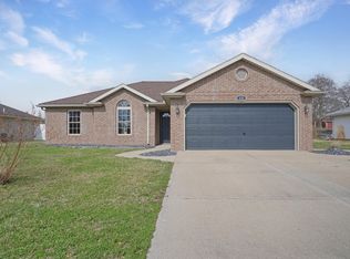 122 W Savannah Dr, Huntingburg, IN 47542
