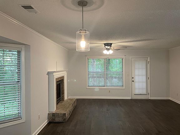 3rd image of 5066 Laurel Bridge Dr SE
