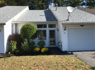 41 Green Meadow Dr, Clifton Park, NY 12065