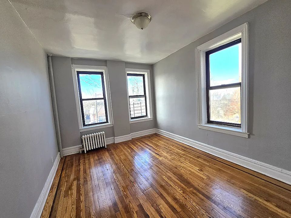 1st image of 2075 E 16th St #3N