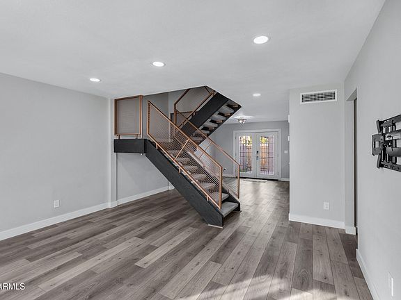 4th image of 2968 E CLARENDON Avenue