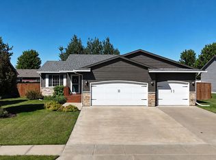 703 Rosewood Dr, Harrisburg, SD 57032