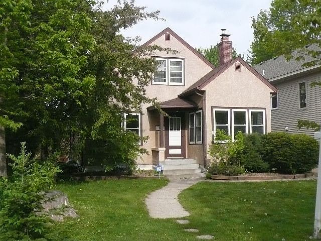 2nd image of 28 19th Ave N