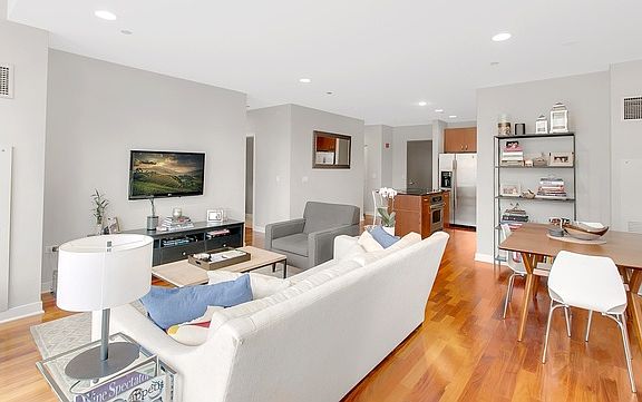 5th image of 737 W Washington Blvd APT 704
