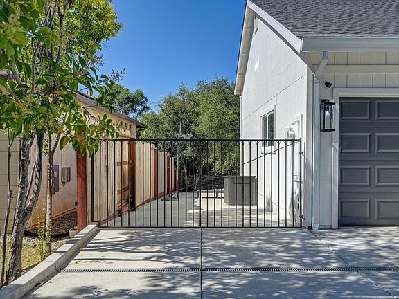 4th image of 3183 Granada Dr