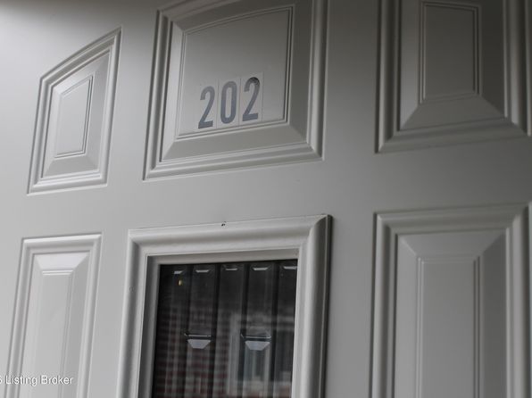 952 S Floyd St #202