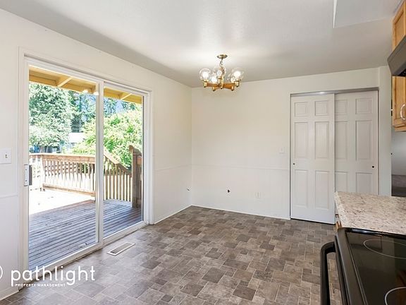5th image of 1900 Madrona Dr SE