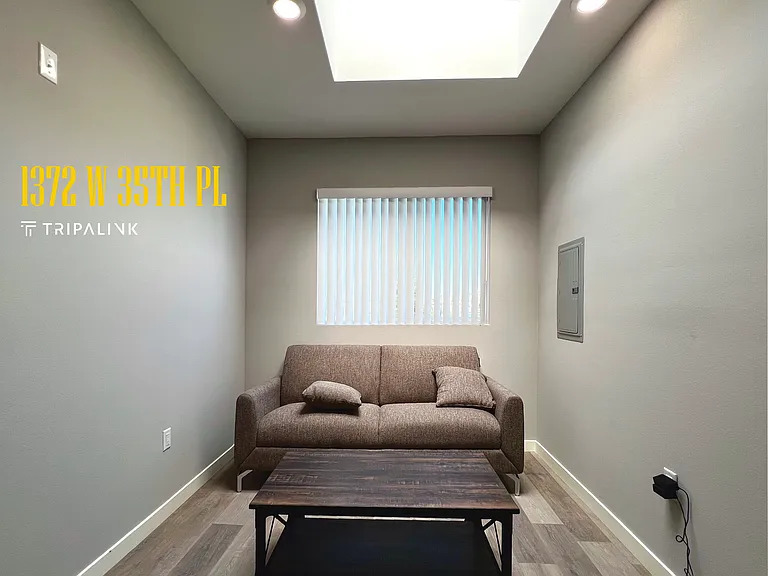 1370 W 35th Pl — Photo 13