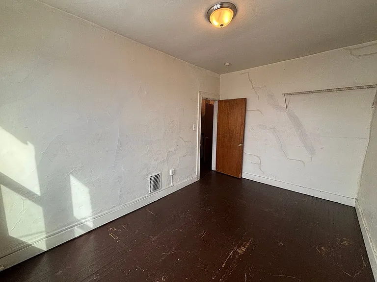 2226 Woodstock Ave #2 — Photo 13