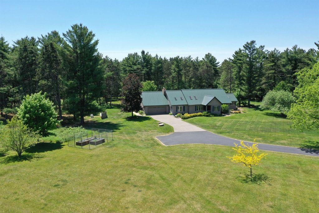 W4301 S County Road A, Pine River, WI - More