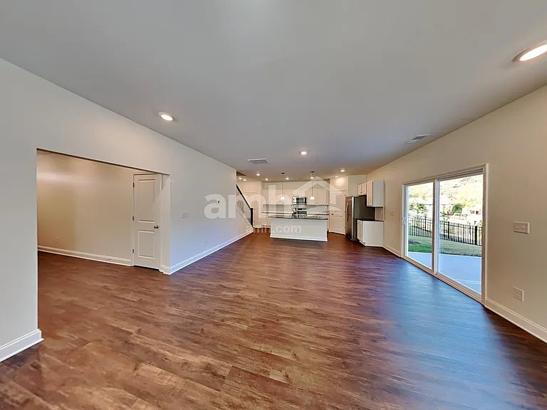 555 Rivermist Dr — Photo 6