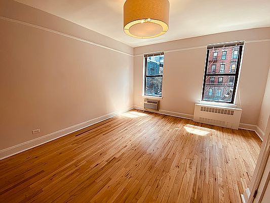 3rd image of 370 E 69th St #2T