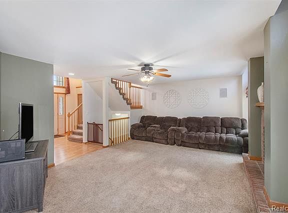4th image of 28796 Wales Dr