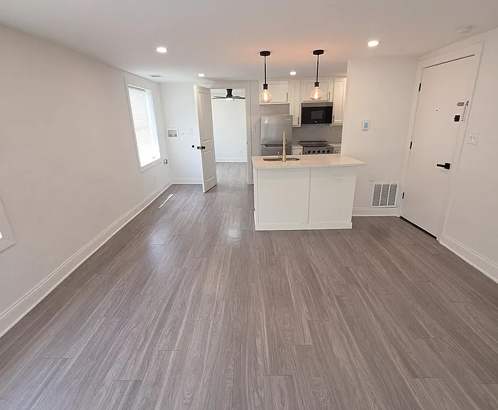 4042 Harrison St #302 — Photo 3