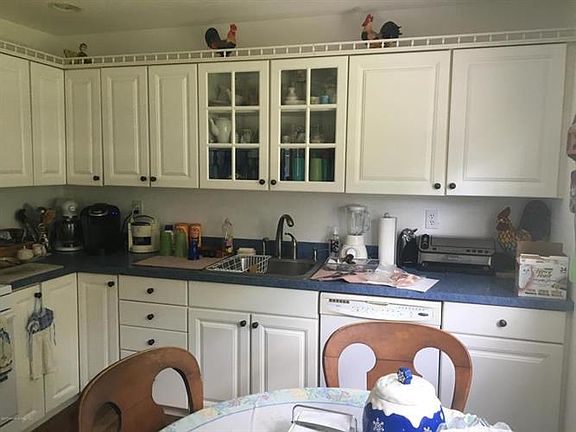 5th image of 8 Bucknell Dr