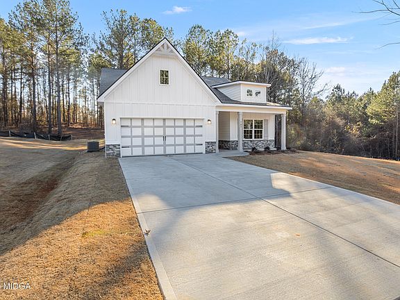 4th image of 707 Jasmine Dr