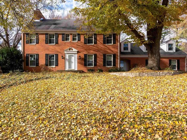 1 Oak Park Dr, Bettendorf, IA 52722