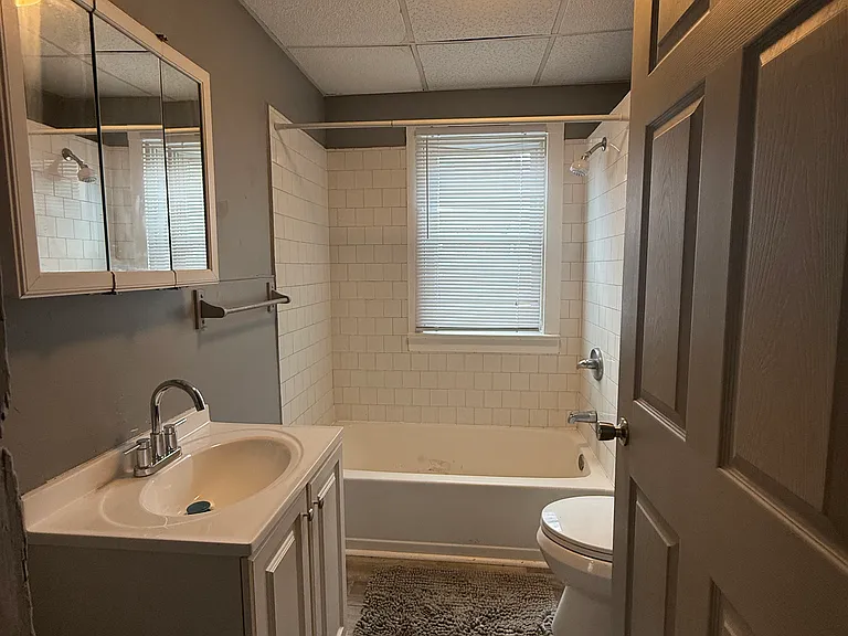 3161 W 31st St #1 — Photo 4