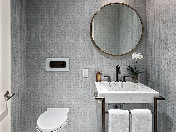 5th image of 211 W 14th St #3B