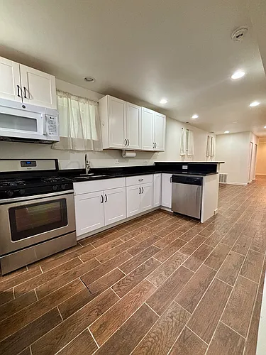 1511 W Augusta Blvd #B Photo 1