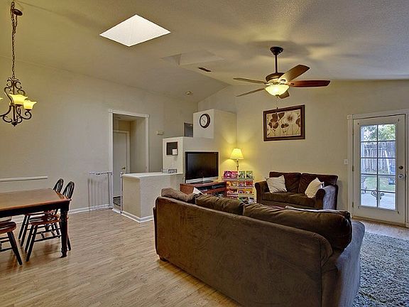 5th image of 1200 Toyon Cir