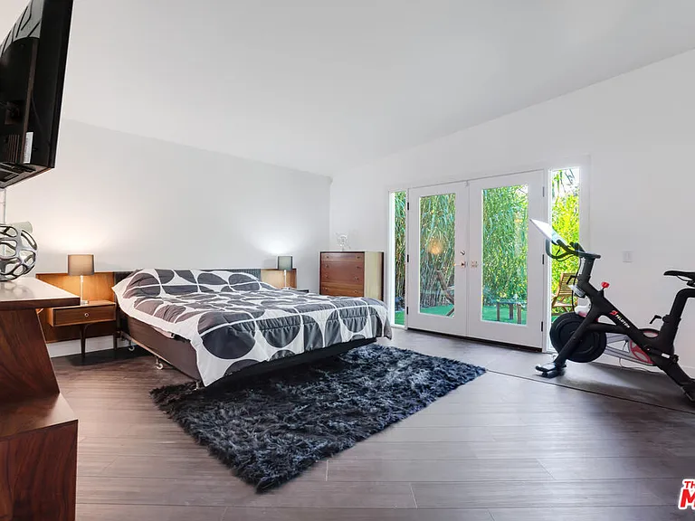 22705 Crespi St — Photo 20