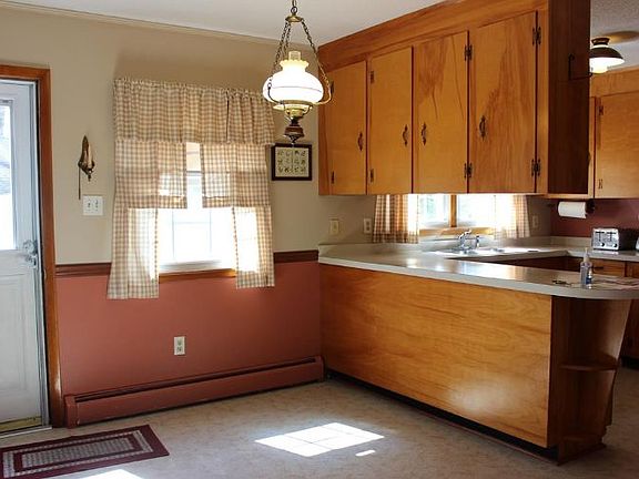 5th image of 15431 Hall St