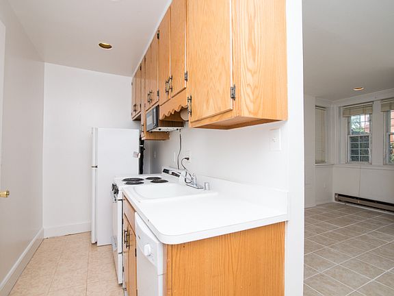 3rd image of 438 3rd St NE