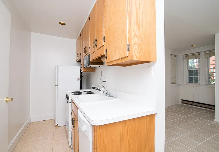 438 3rd St NE — Photo 3