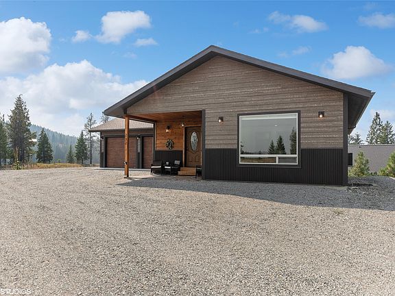 3rd image of 232 Kokanee Dr E