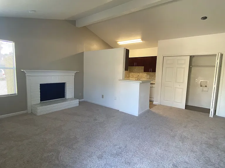Emerald Cove Apartments — Photo 163