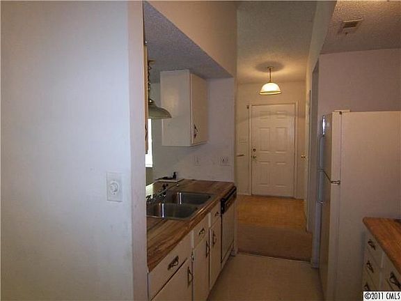 3rd image of 8118 Ivy Hollow Dr
