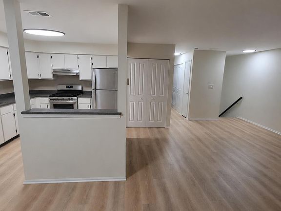 3rd image of 120 Dumbarton Hill Ct