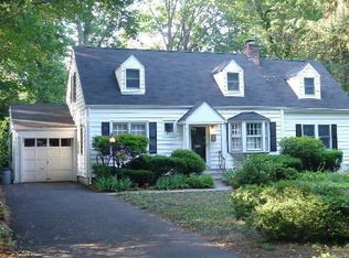 11 Glendale Rd, Stamford, CT 06906