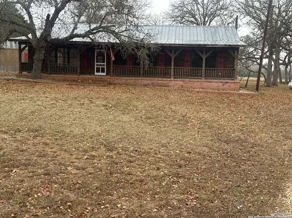 810 Flying T Ranch Rd, Bandera, TX 78003