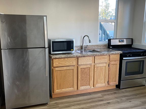 3rd image of 300 Chiquita Ave #1