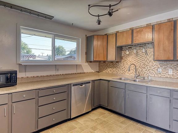 3rd image of 3015 W Eloika Ave