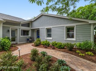 28440 N Ivy Ln, Libertyville, IL