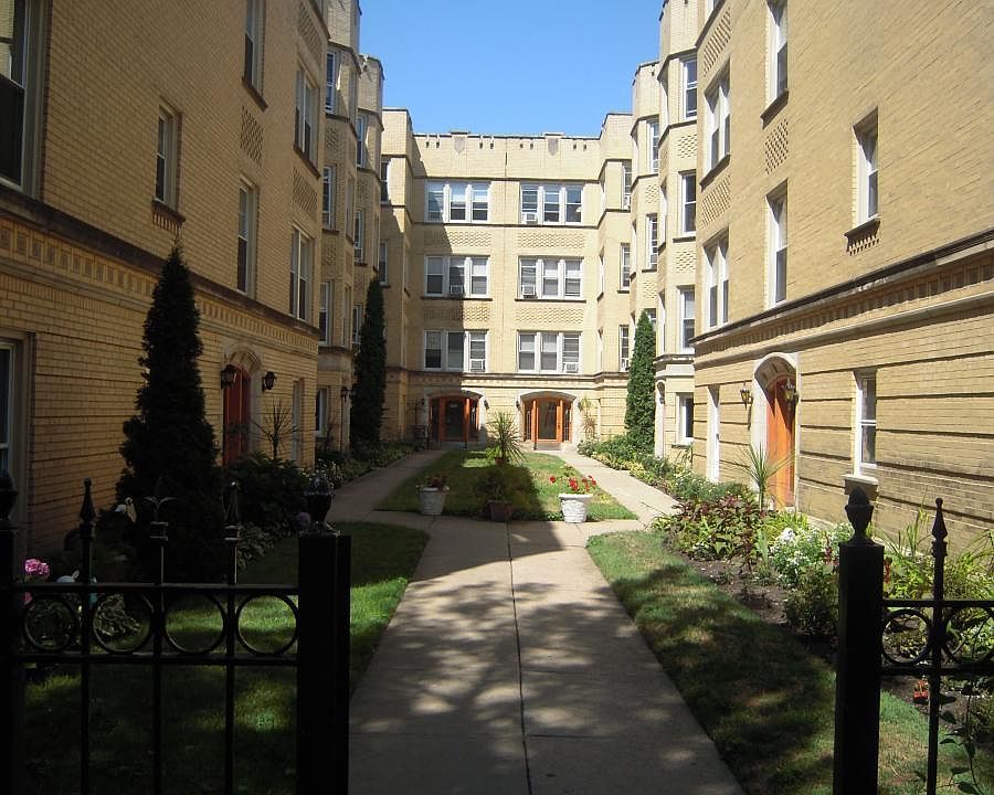 1st image of 5046 N Winchester Ave #2